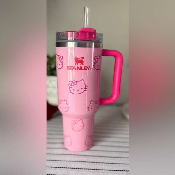 Stanley 40oz Hello Kitty Pink Tumbler - Picture 1 of 3